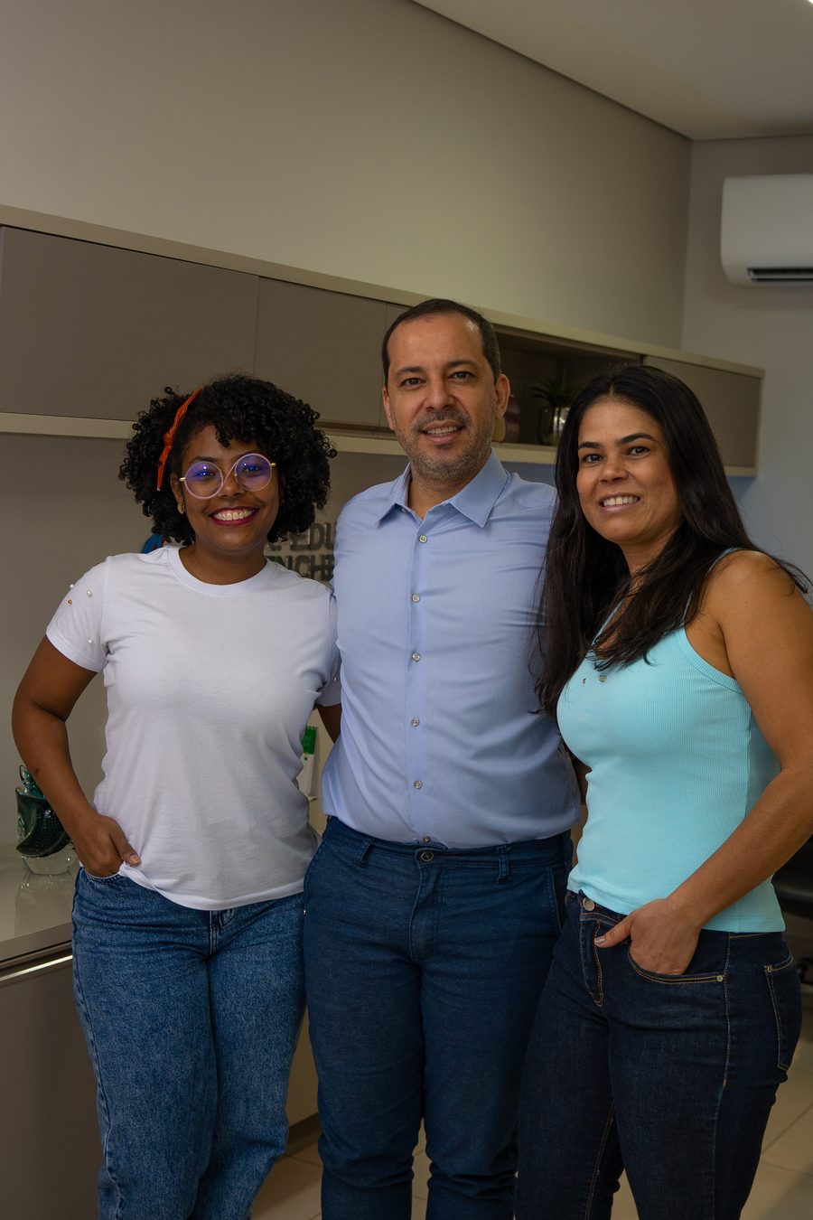 Dr. Eduardo Penchel com a equipe do consultório